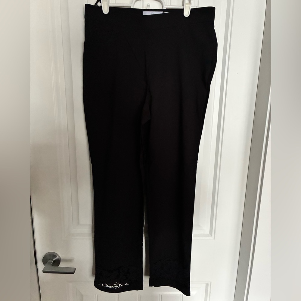 Betaβs Choice Elegant Black Lace Hem Capris